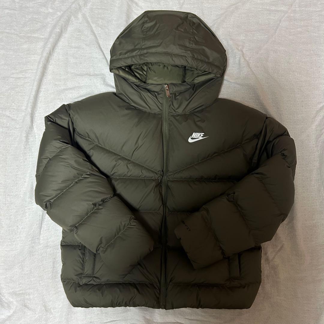 NIKE ナイキ　レディース　ダウン　Mサイズ　カーキ
