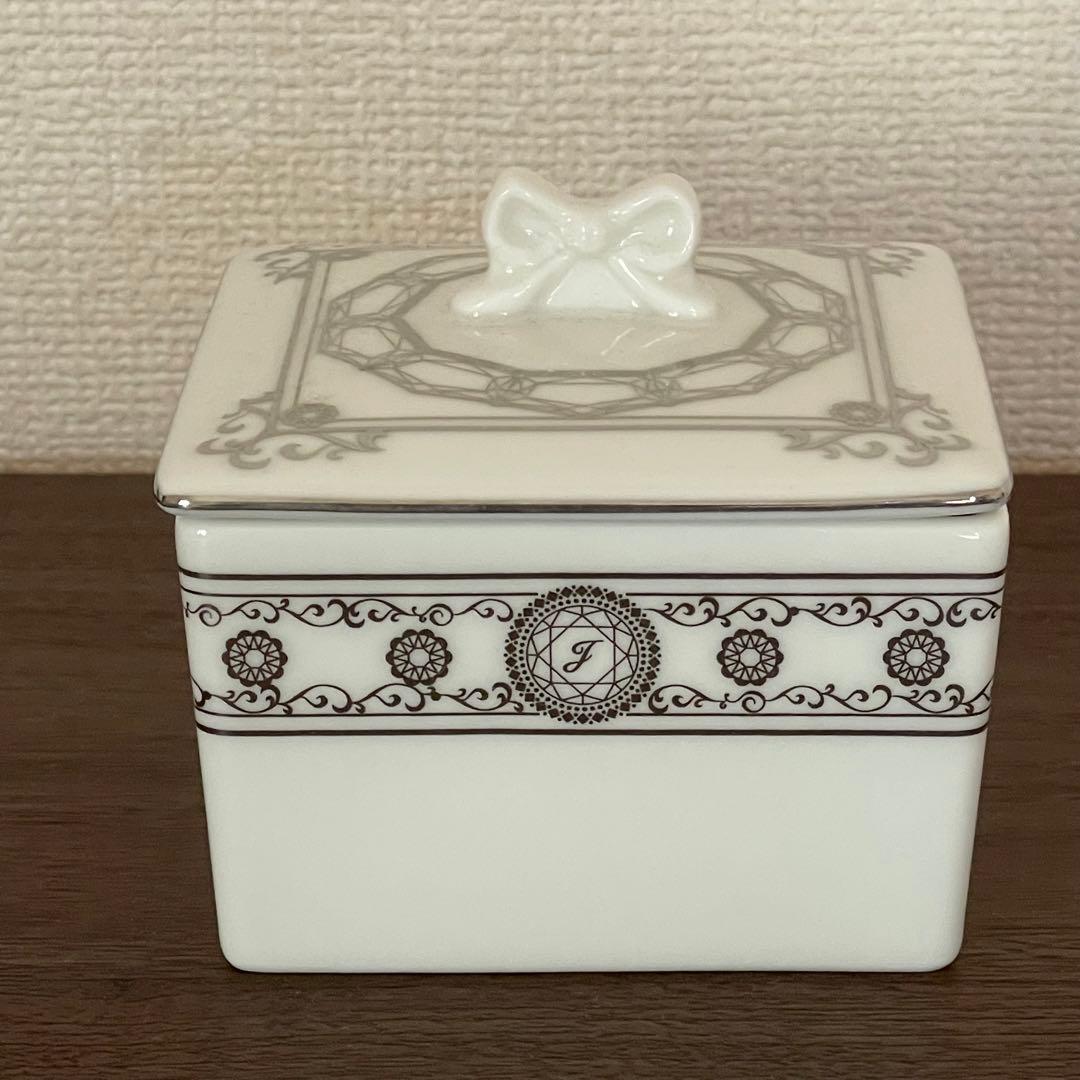 ジルスチュアート ノベルティ 陶器 コスメボックス 非売品 - メルカリ