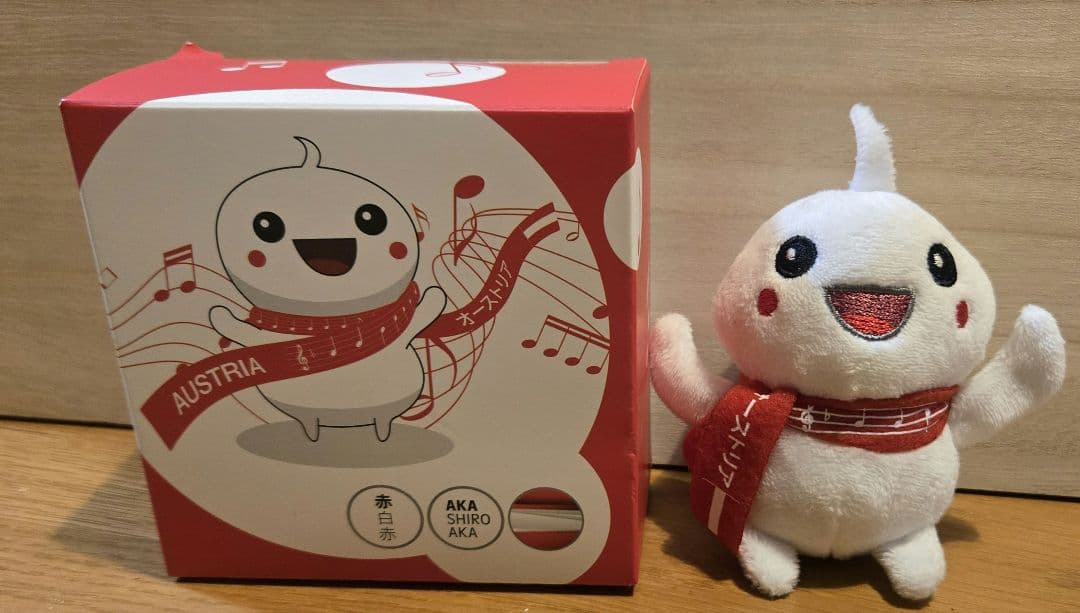 オーストリア 館　万博　アカシロアカ　キーホルダー ✨レア✨】万博 オーストリア アカシロアカ キーホルダー ピンバッチ