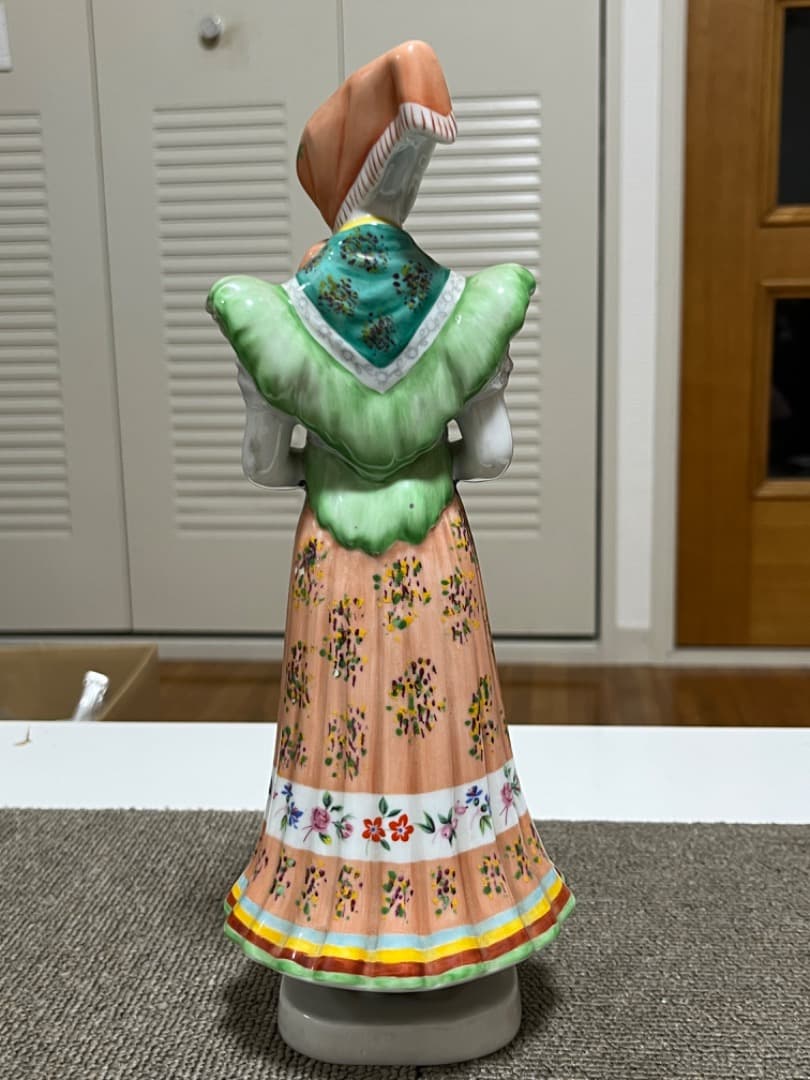 ホロハーザ ハンガリー 陶器人形 ヴィンテージ アンティーク磁器農民