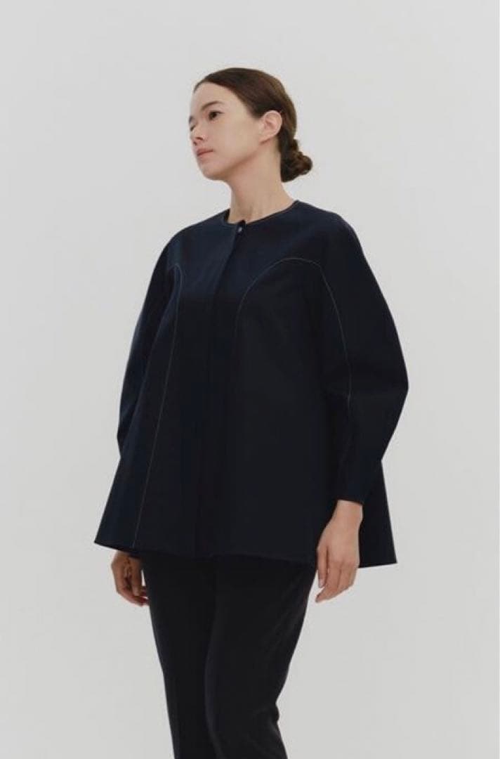 Yori ヨリ 高密度ストレッチフレアブラウス　ジャケット