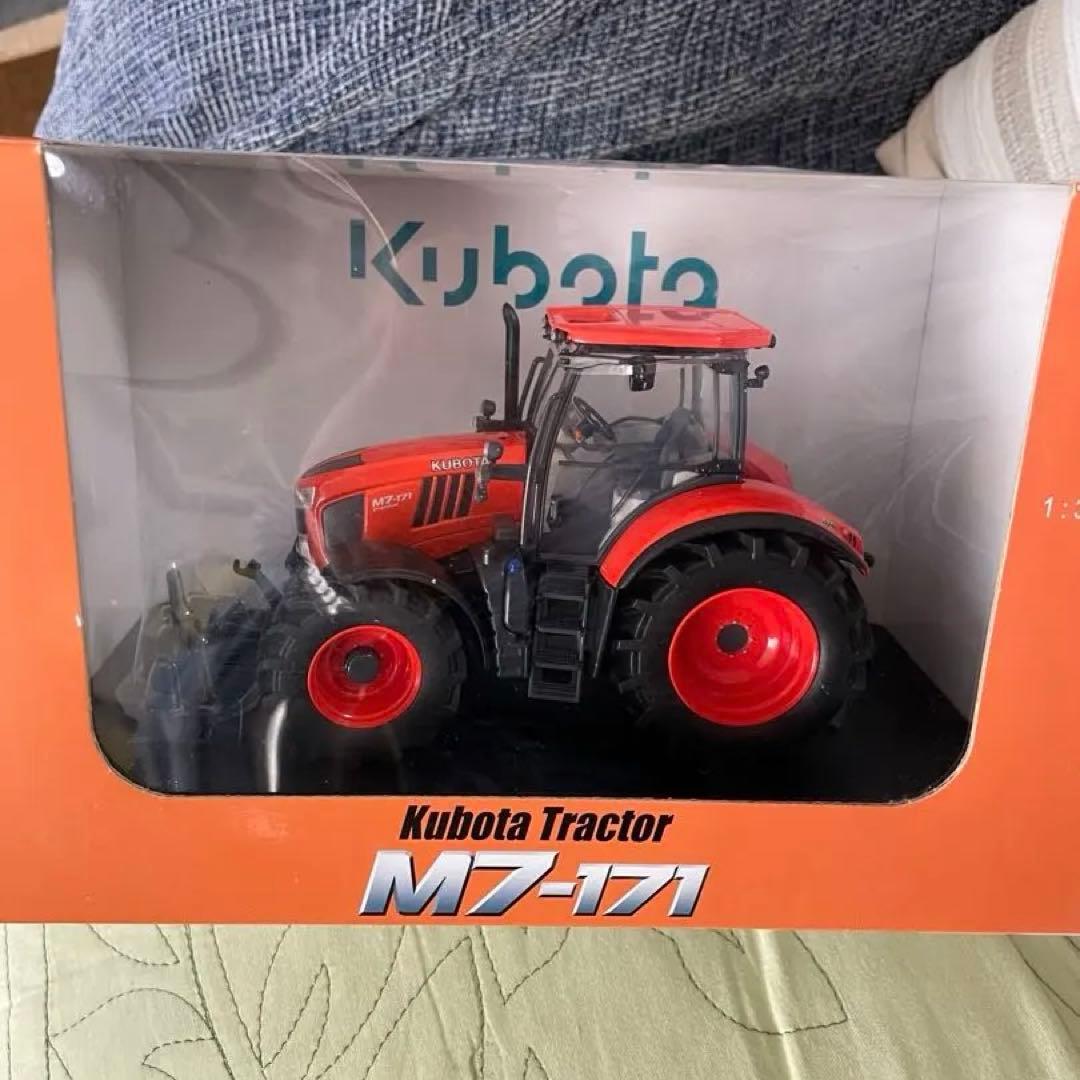 更にお値引き　Kubota M7-171 トラクター 1:32スケール Amazon.co.jp: クボタ kubotaトラクター M7171 : おもちゃ