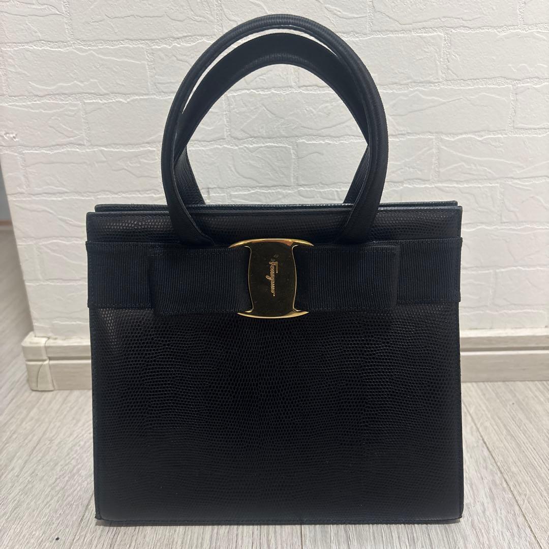 美品フェラガモ ヴァラリボンハンドバッグ 2WAYFerragamo Ferragamo(フェラガモ) ヴァラリボン 2WAYチェーンバッグ ハンド