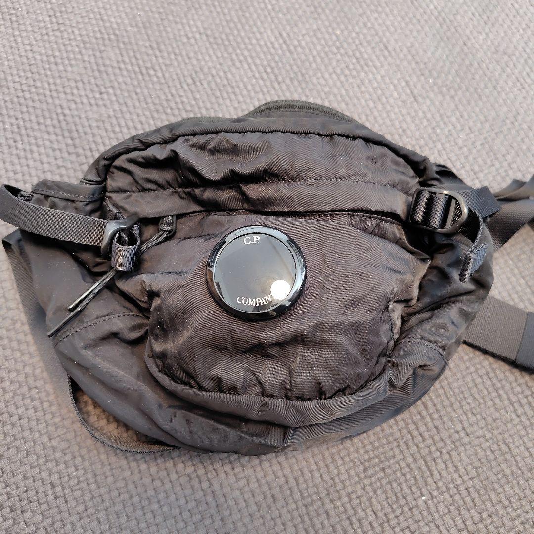 C.P. Company ブラック ボディバッグ