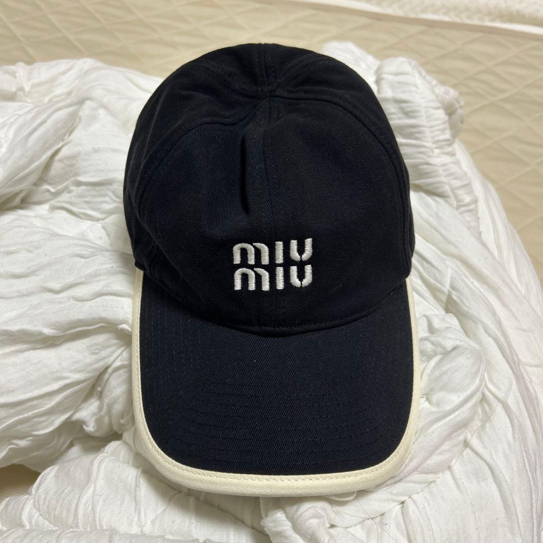 miu miu 黒 ベースボールキャップ