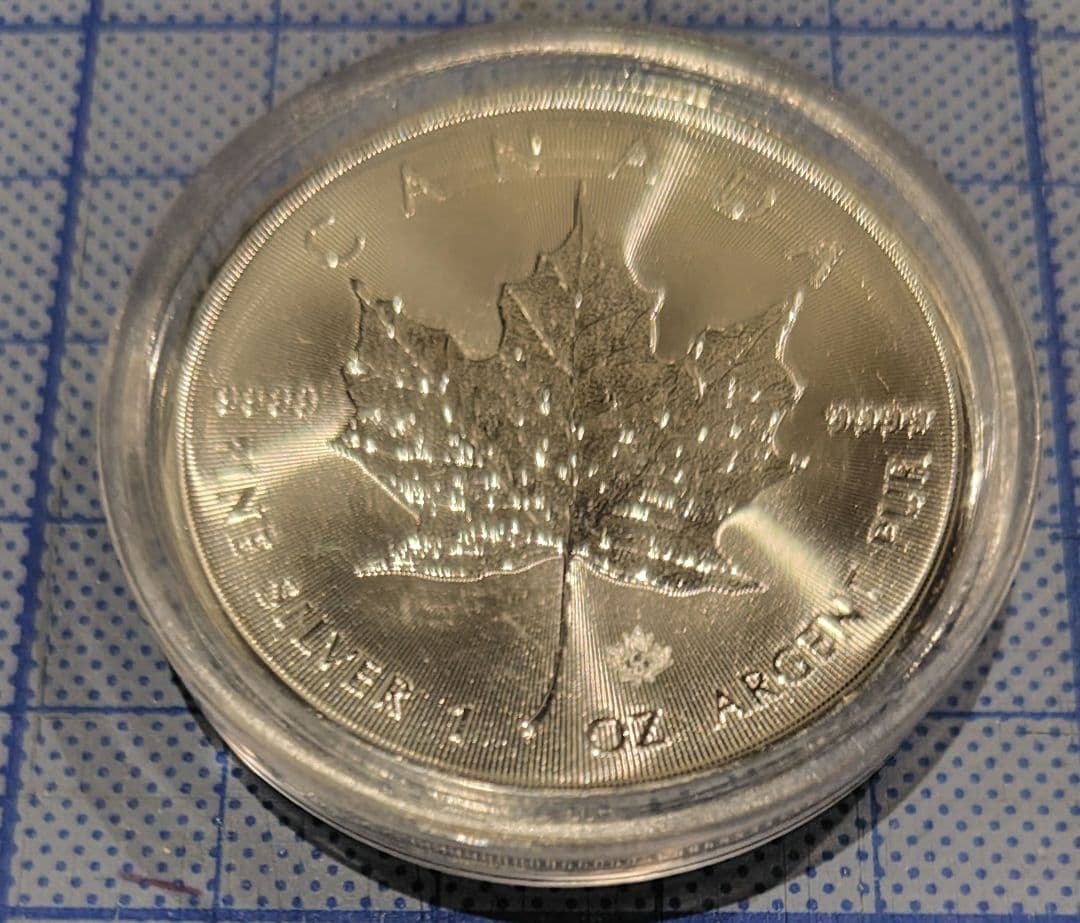 か*ジ様 メープルリーフ銀貨/2021年 1オンス銀貨 メイプル銀貨 1オンス 2025年製 純銀 コイン シルバー メープル 金銀の