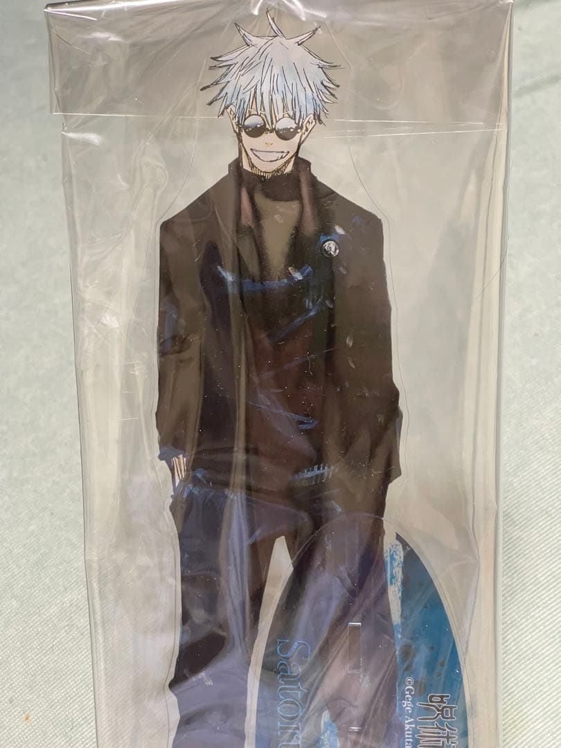 呪術廻戦 アクリルMEGAフィギュア 五条悟 - メルカリ