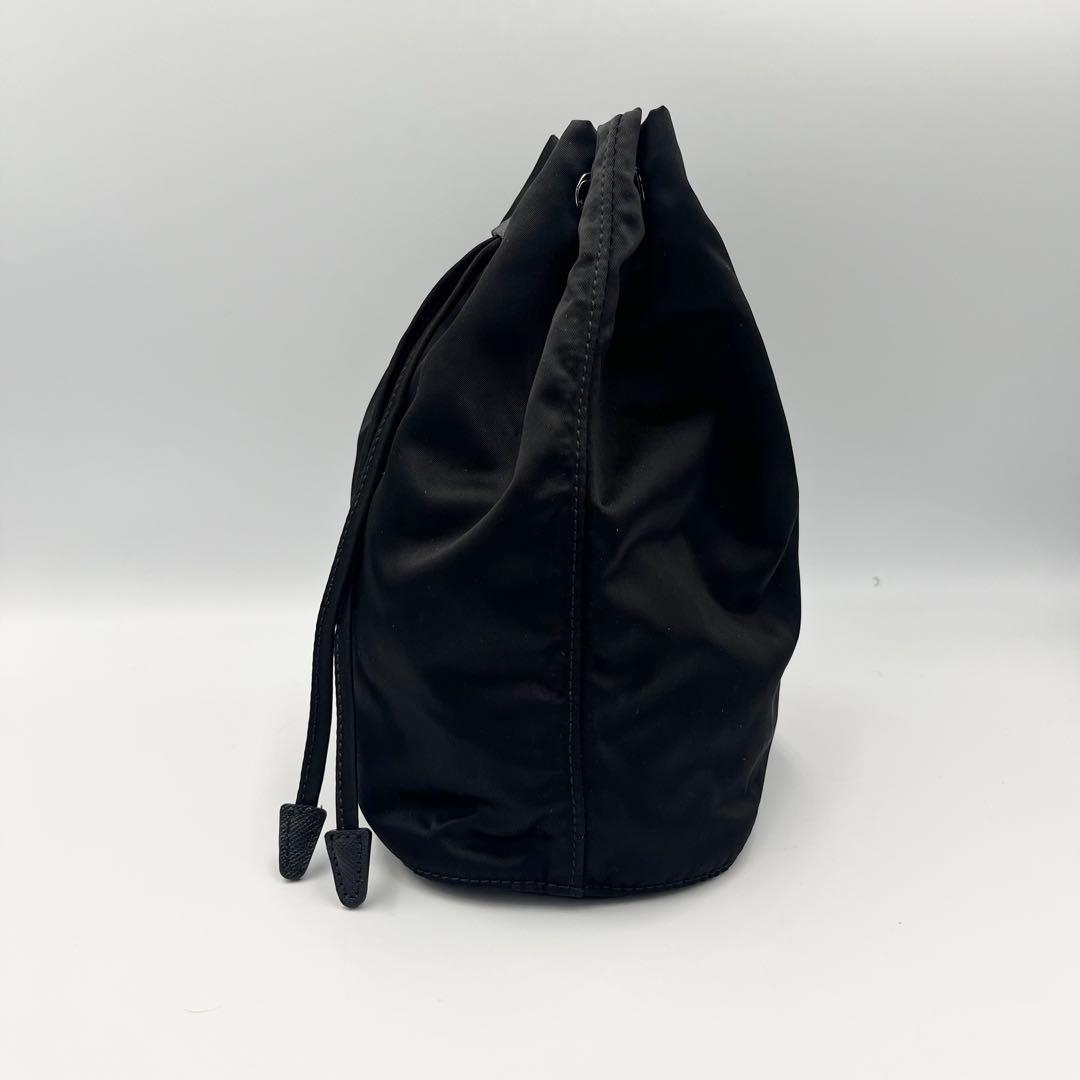 極美品/近年モデル】プラダ 巾着バッグ 黒 ナイロン×サフィアーノ