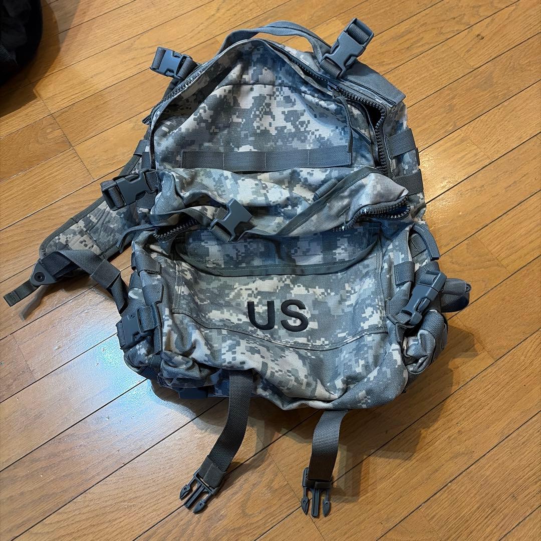軍支給品　未使用品　使用感ゼロ　本物アサルトパック MOLLEⅡ