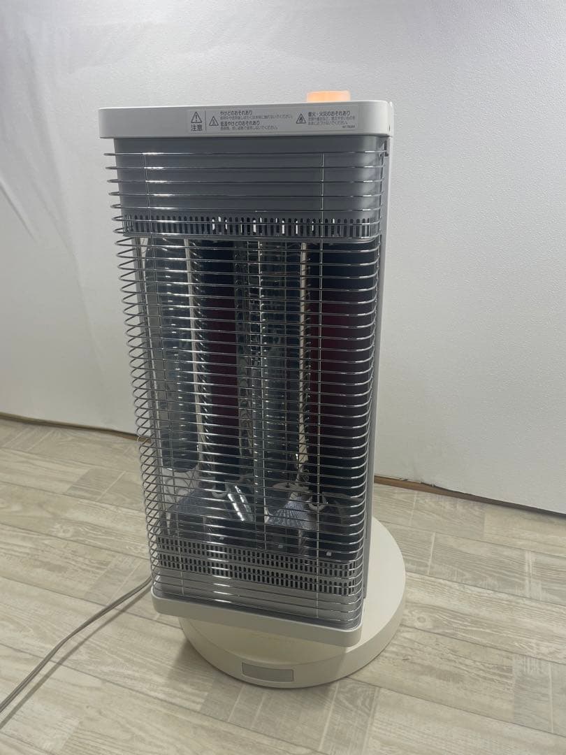 ダイキン　遠赤外線暖房機　ERFT11WS-W　19年製　ホワイト