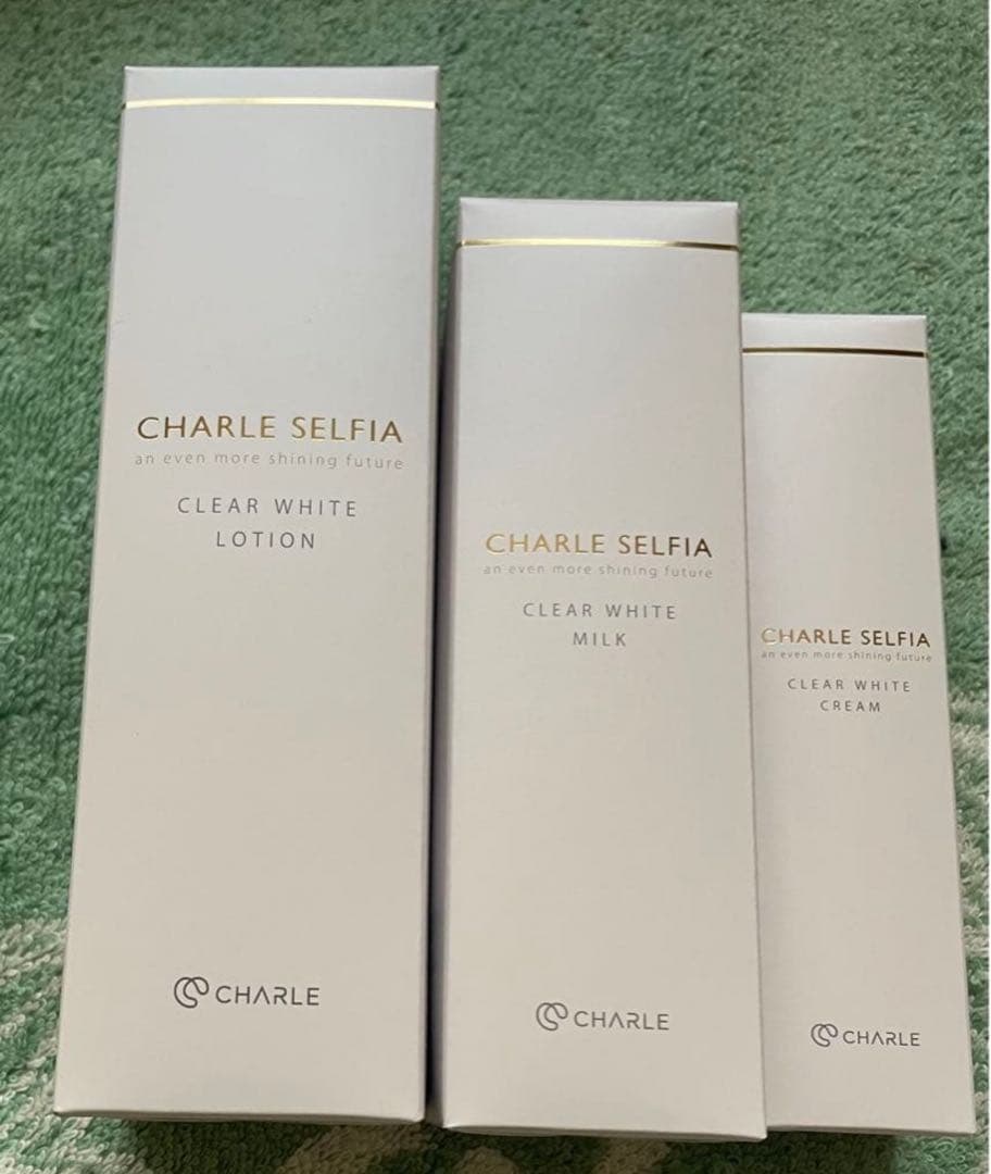 シャルレ 化粧品3点 - メルカリ