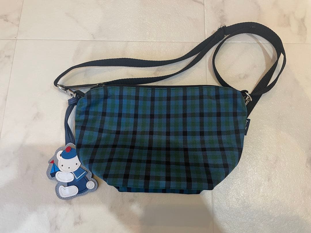 familiar チェック柄ポシェット 大人気！ ファミリアチェックのナイロンポシェット｜ファミリア代官山