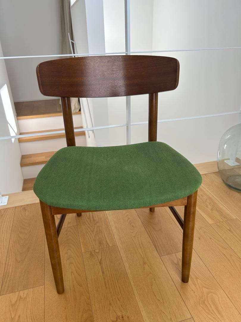 カリモク60 木製椅子 緑色 布張り カリモク60 Kチェア1シーター ≪ワイド≫ モケットグリーン