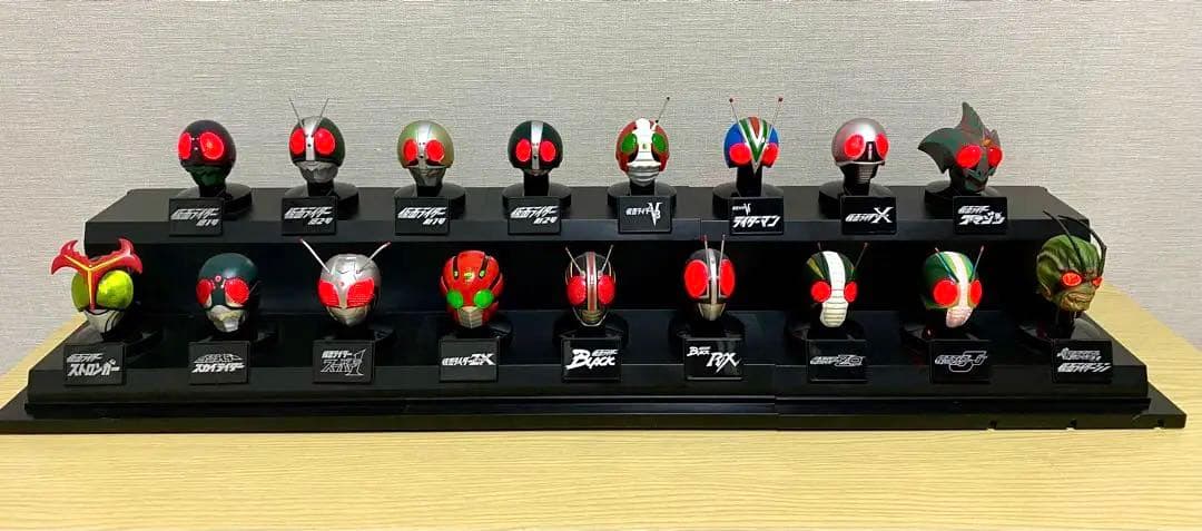 仮面ライダー マスクコレクション プレミアム発光台座ディスプレイ