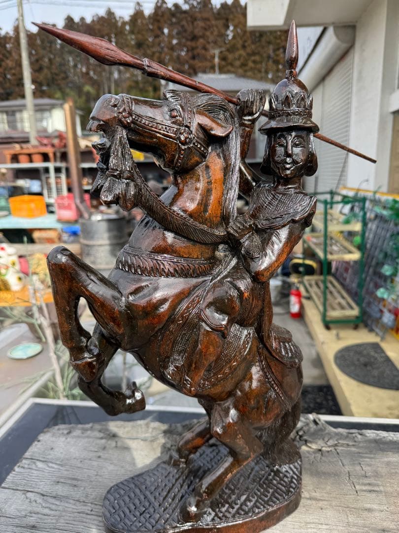 ドンキ・ホーテー　木像