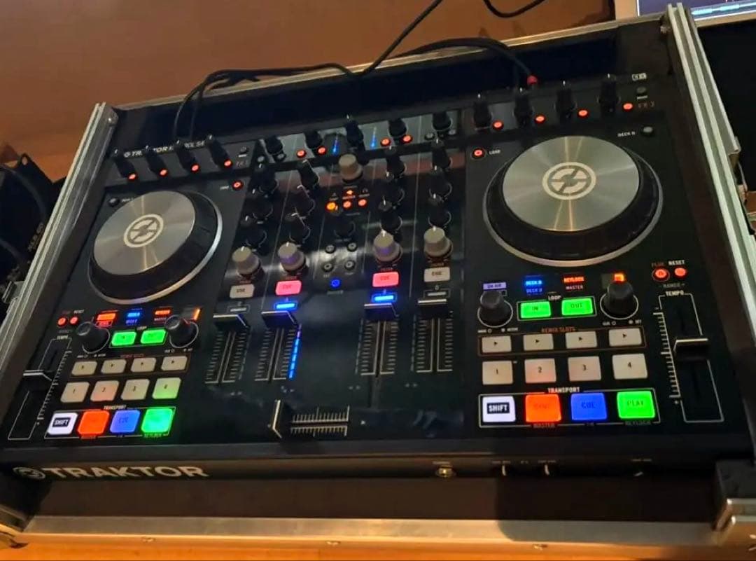 TRAKTOR KONTROL S4 MK2 DJコントローラー