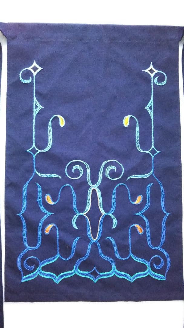 マンタリ風　アイヌ刺繍前掛け