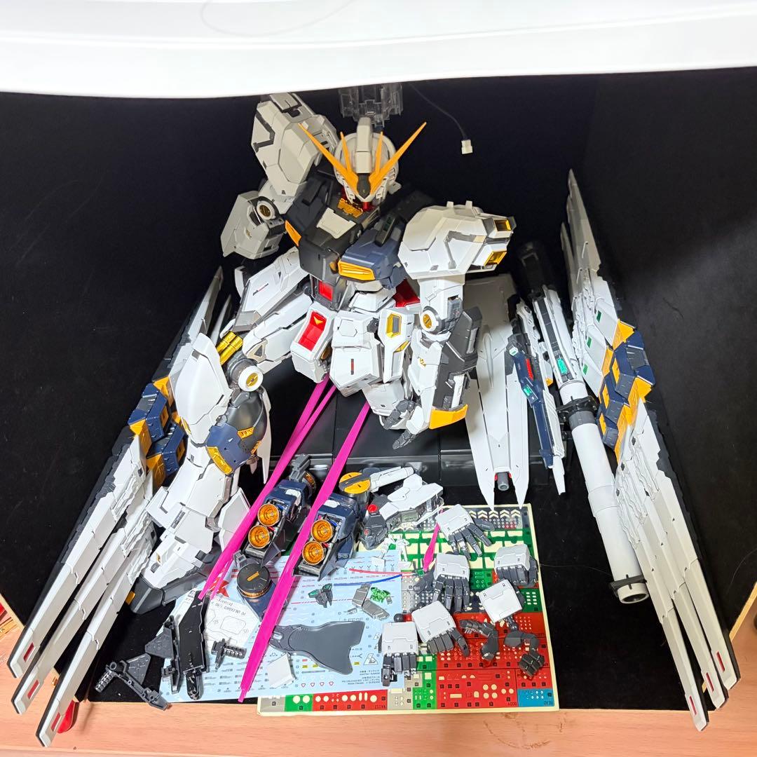 ム*ガ様 PGU 1/60 νガンダム　＋　LEDセット　完成品 抽選販売】【まとめ買い】PG UNLEASHED 1/60 νガンダム/LEDユニット