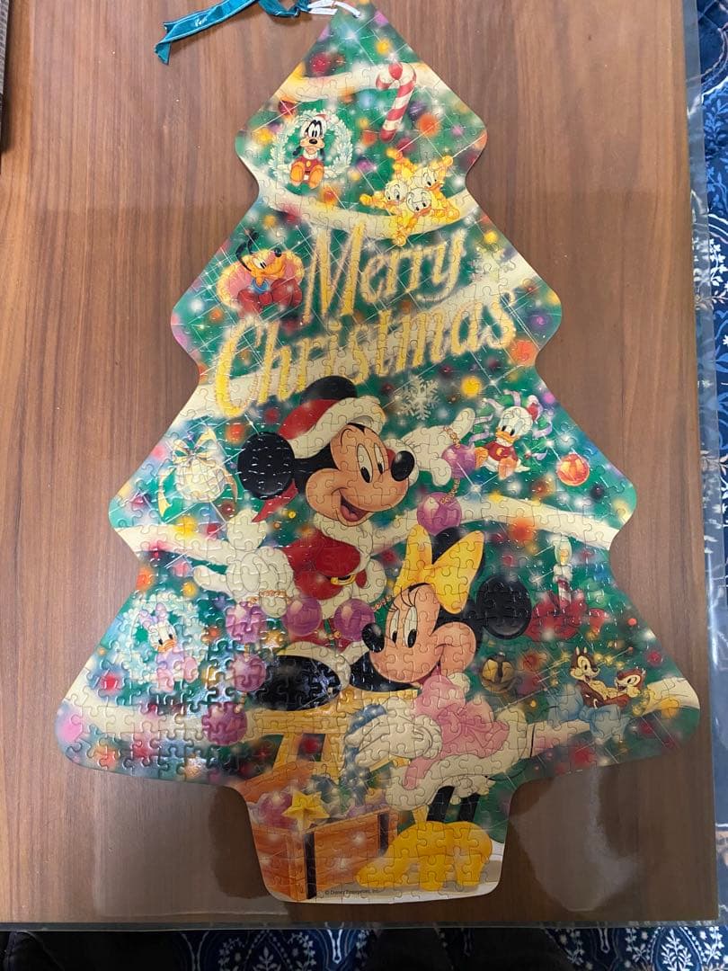 クリスマスツリー型 ミッキーとミニーのジグソーパズル(完成品、リボン付き) sa258113pb01.jpg