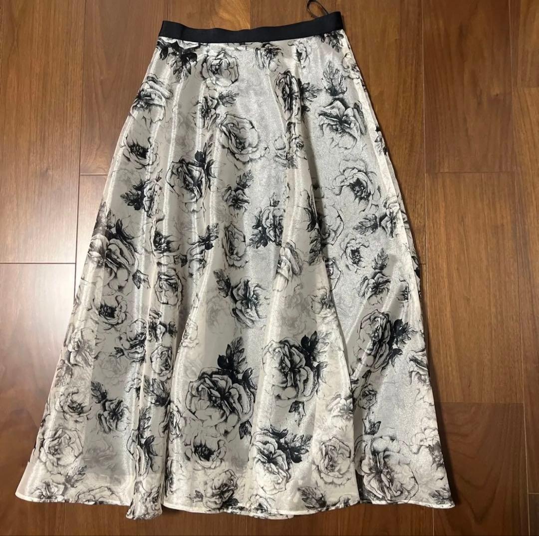 ストロベリーフィールズ　イチエ　フラワーフレアスカート　美品