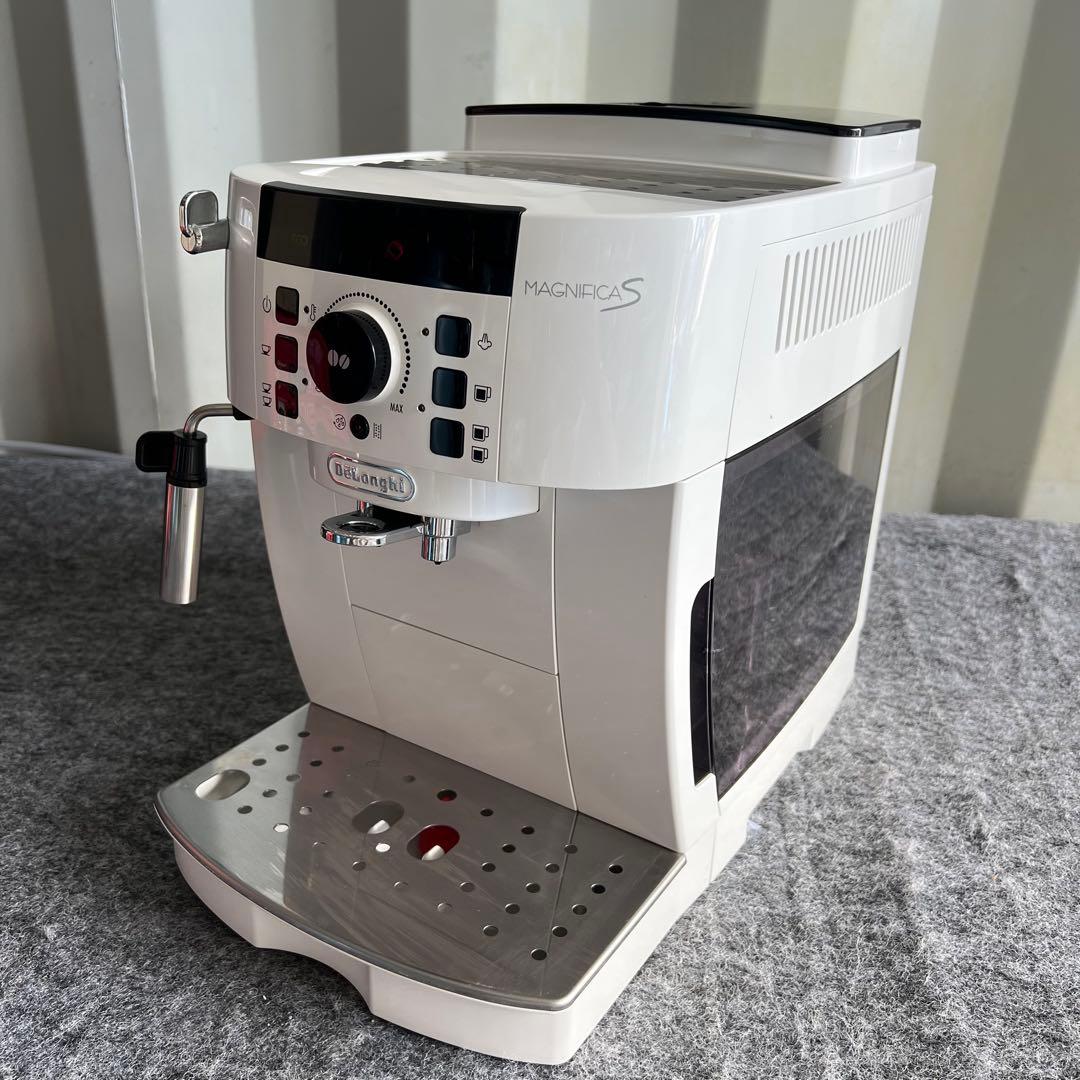 RC96美品✨　デロンギ 全自動コーヒーマシン ホワイト 新生活応援✨