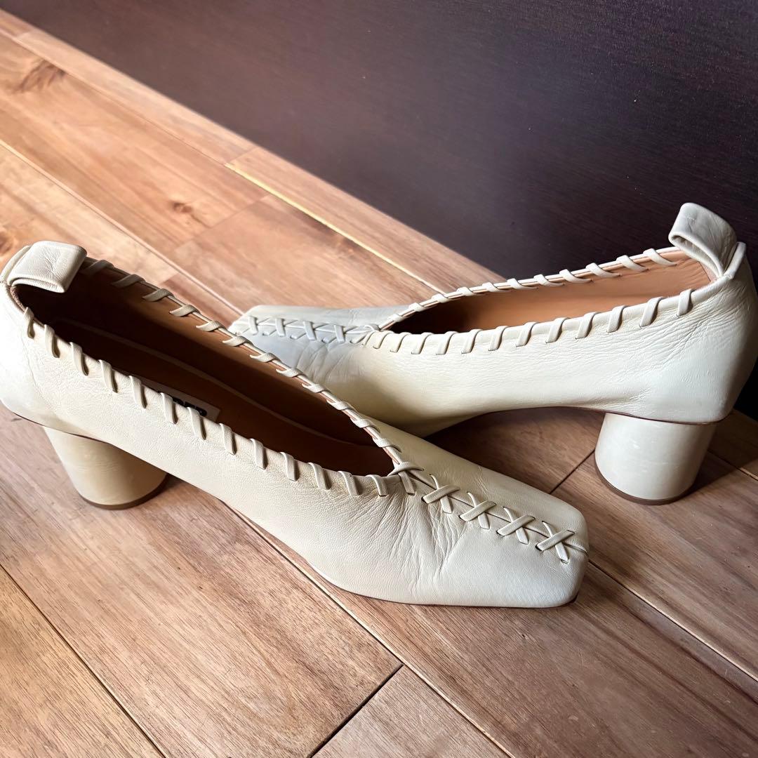 Jil Sander アイボリー リングディテール パンプス