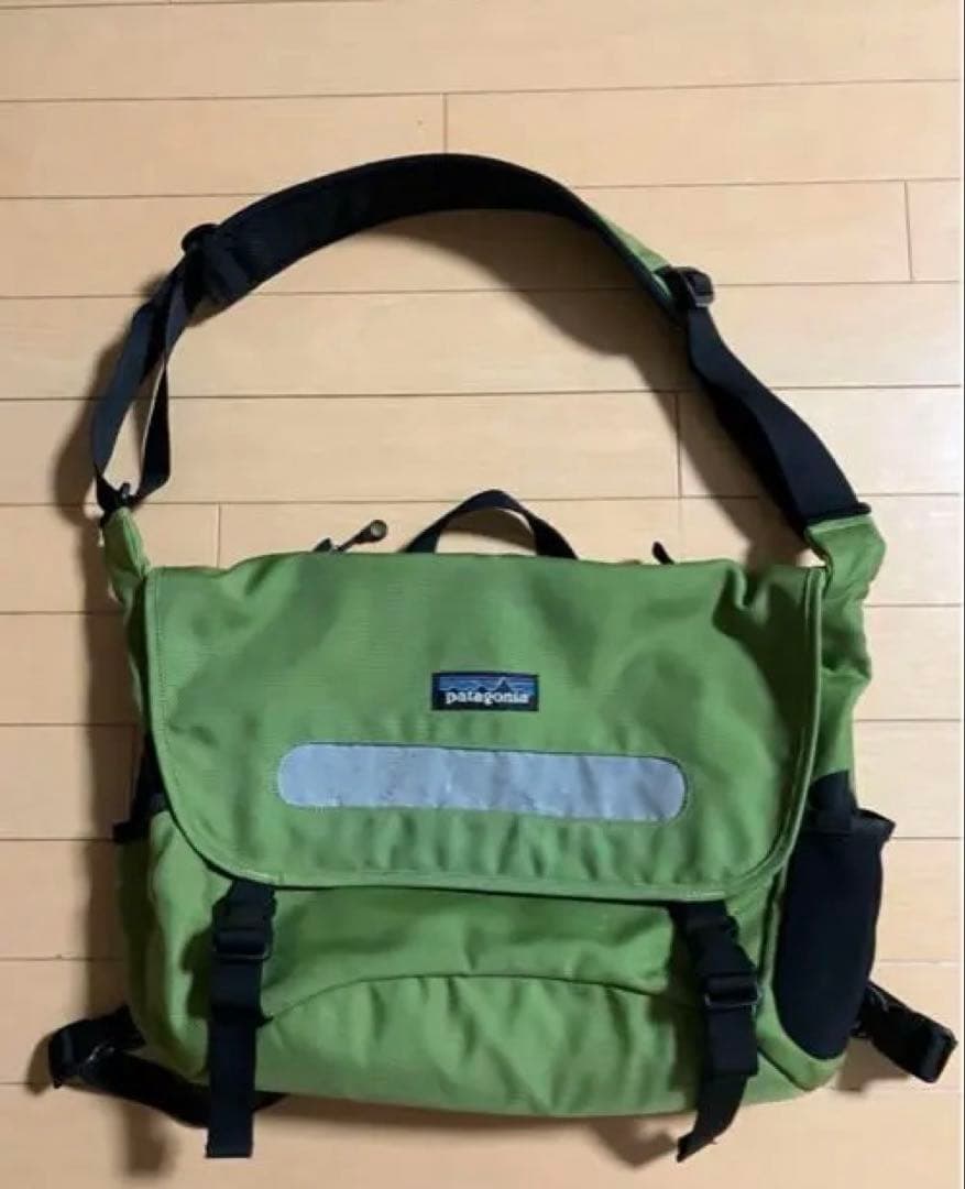 Patagonia ハーフマスバッグ　メッセンジャーバッグ グリーン