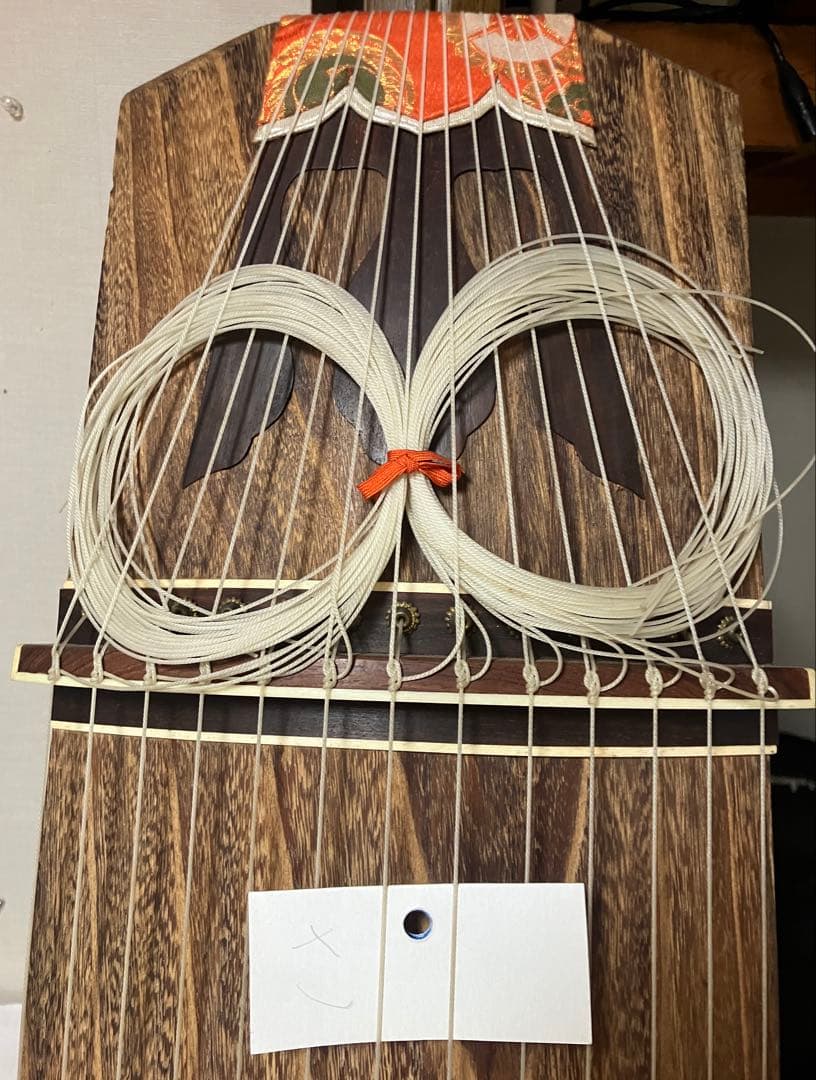 13弦 筝 並甲 すだれ彫り 甲に琴柱の倒れた 値引き 13弦 筝 並甲 すだれ彫り 甲に琴柱の倒れた跡少ない - メルカリ