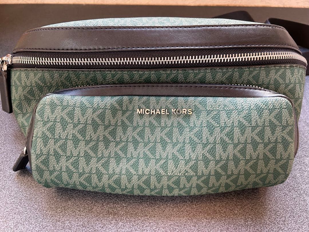 MICHAEL KORS マイケルコース ボディバック　緑　ウエストポーチ