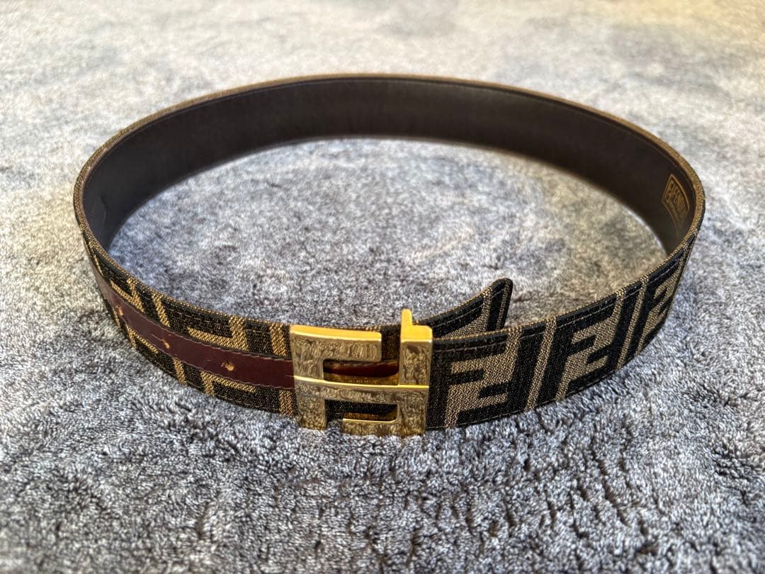 FENDI ベルト FFロゴズッ力柄ヴィンテージゴールド金具 - メルカリ