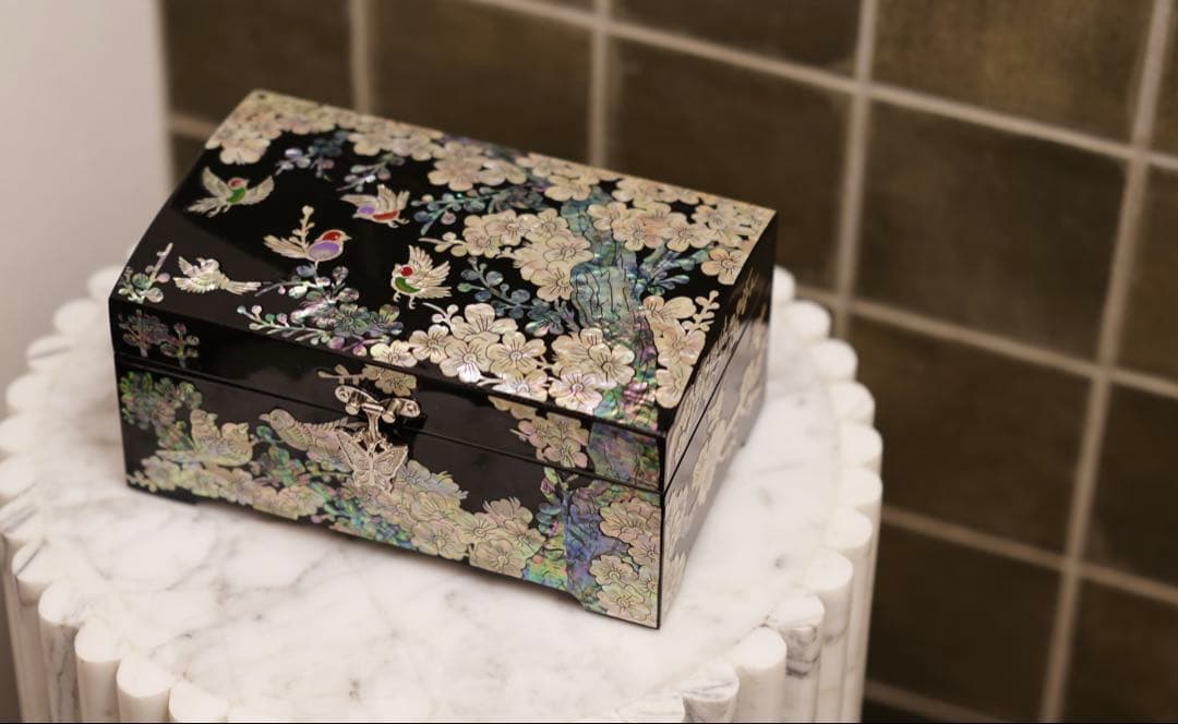 中国伝統螺鈿漆器ジュエリーボックス（内側も螺鈿装飾・純手工制作） 螺鈿細工ジュエリーボックス - メルカリ