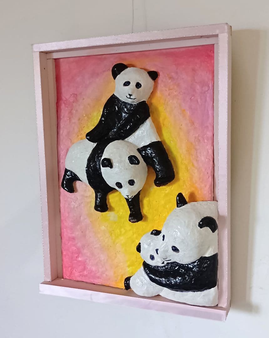 「4匹の仲良しパンダ」（未来絵画）