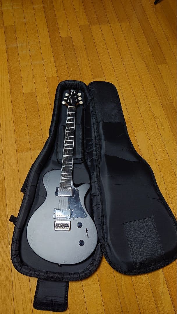 エレキギター マットブラック ケース付き