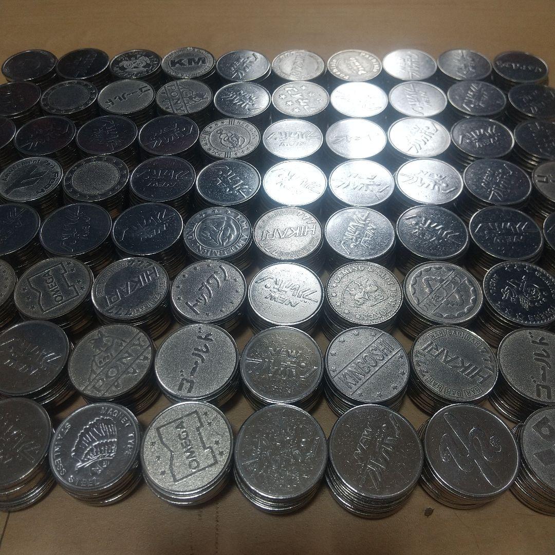 パチスロメダル25π800枚.ドル箱.メダルカップ2個 - メルカリ
