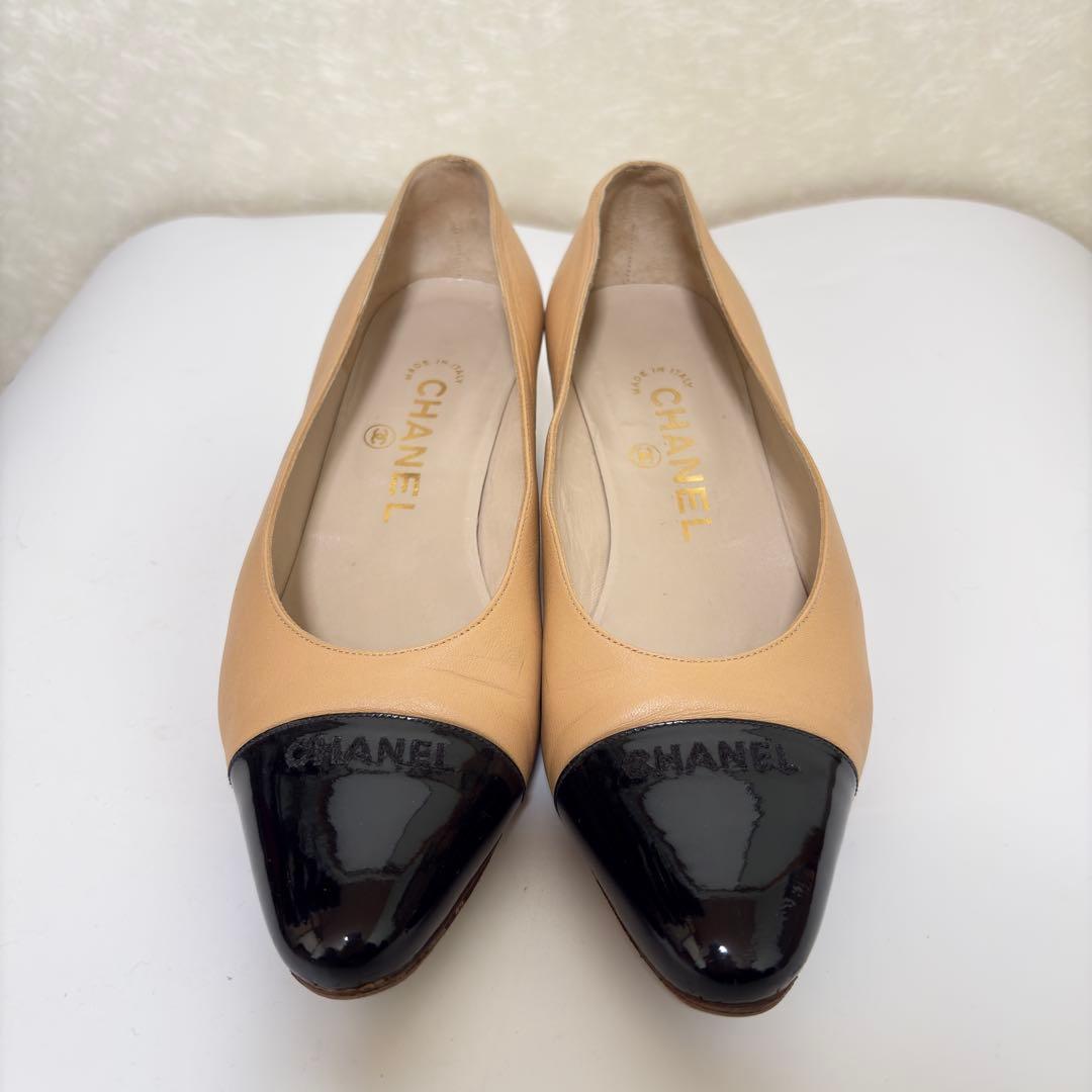 CHANEL シャネル パンプス 23.5 ベージュ 黒 ロゴ レディース 靴