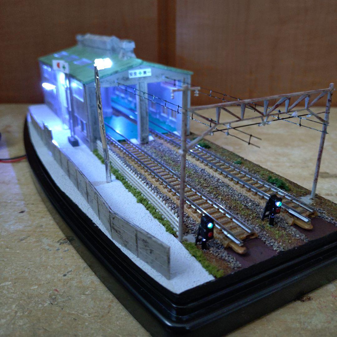 ジオラマ Nゲージ 車庫 ライト付き クリアケース入り - メルカリ