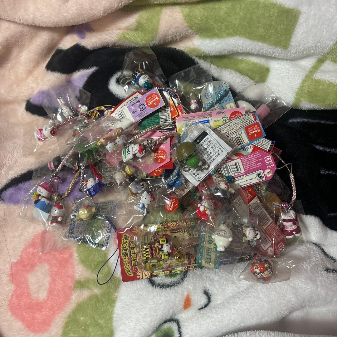 キティちゃん　ご当地キーホルダー　セット 会津限定】ハローキティ50周年×赤べこ 🎀 鶴ヶ城会館オリジナル