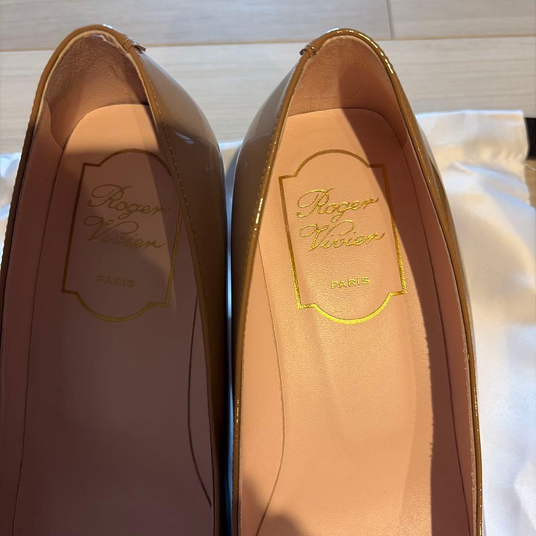 Roger Vivier ベージュ パンプス 35.5 - メルカリ