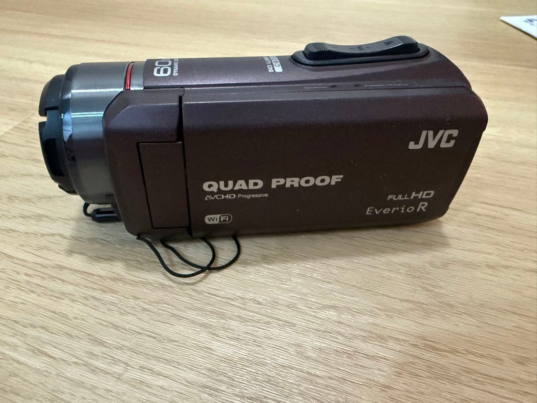 JVC ビデオカメラ Everio R GZ-RX600 ブラウン　【三脚付】