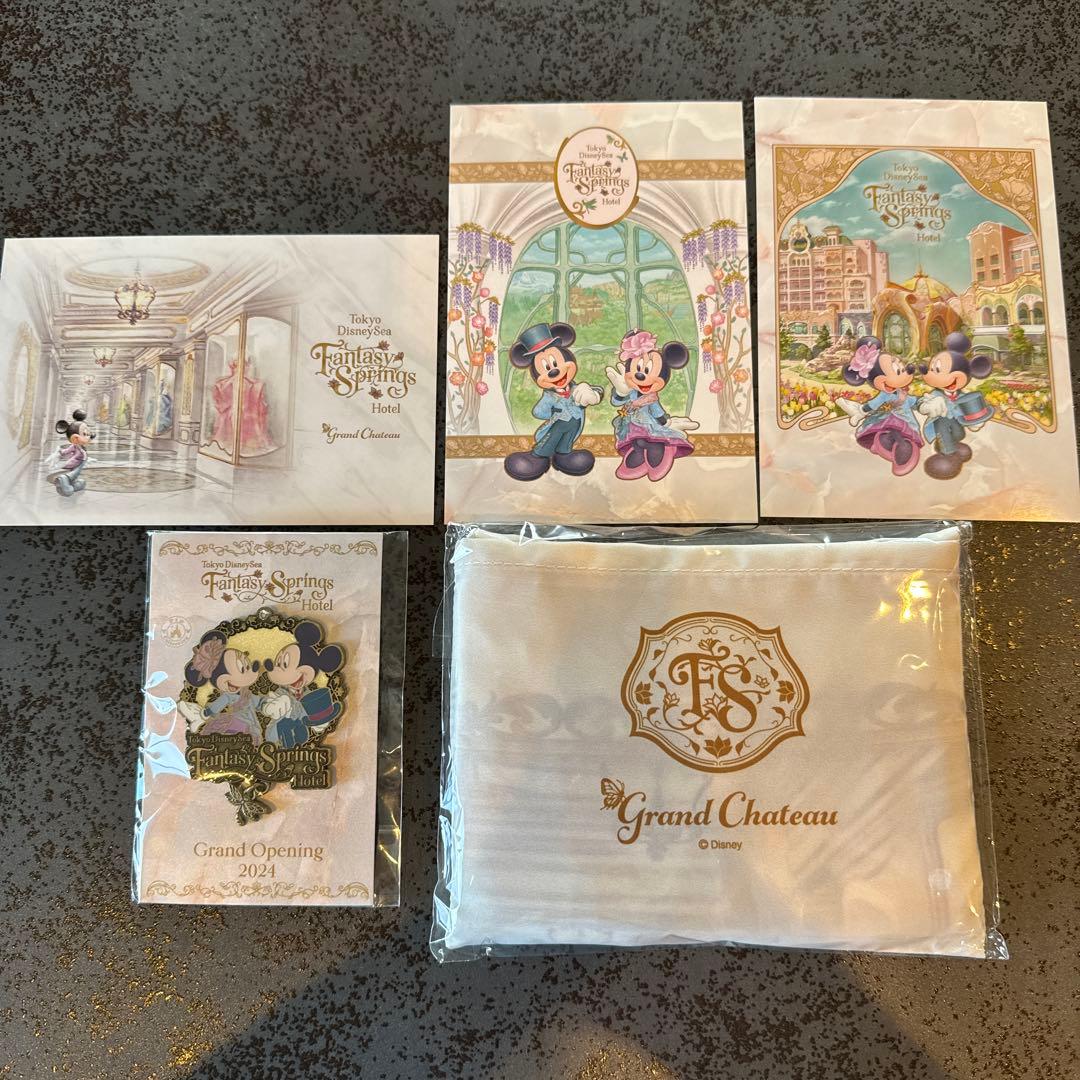 ファンタジースプリングス　グランシャトー　ピンバッジ　バッグ　ポストカードセット