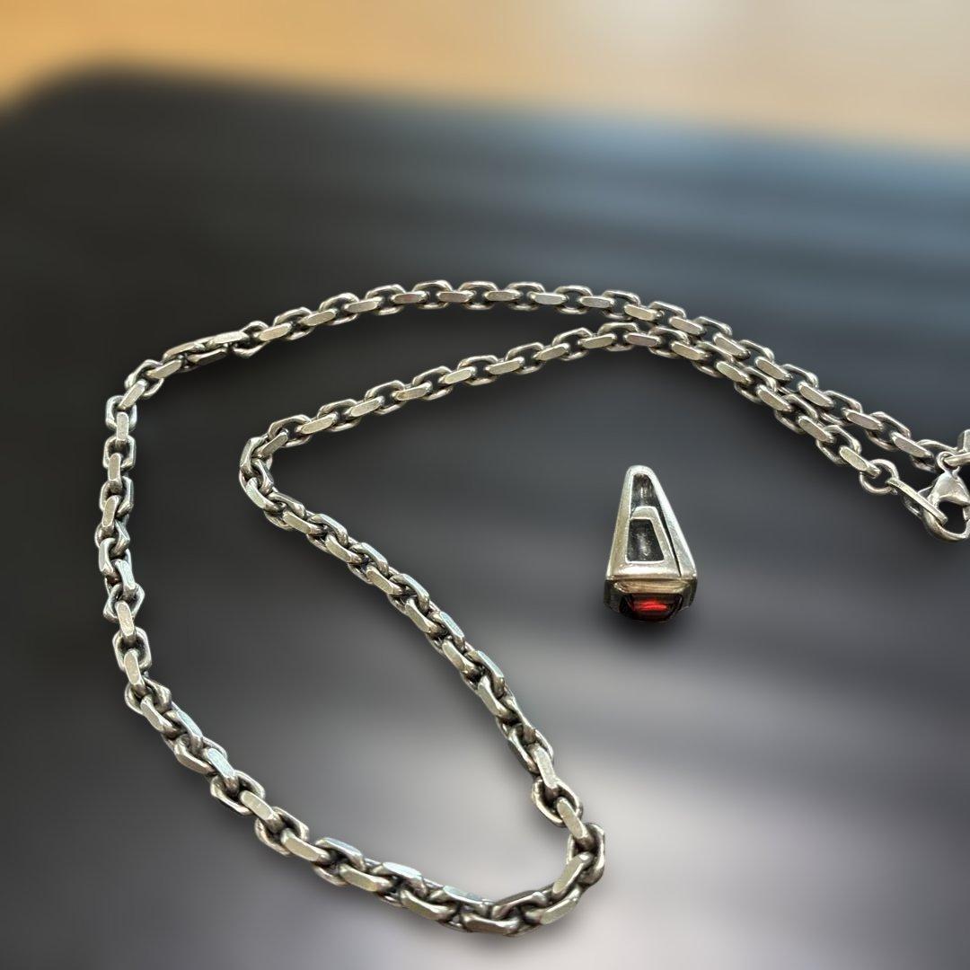 M's シルバー チェーンネックレス 赤いストーン付き