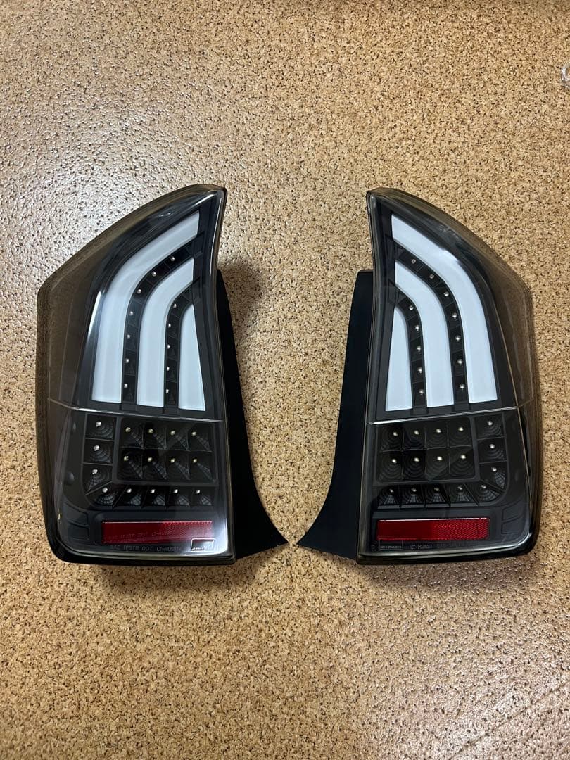 ZVW30プリウスファイバーフルLEDテールランプ V4 流れるウインカータイプ