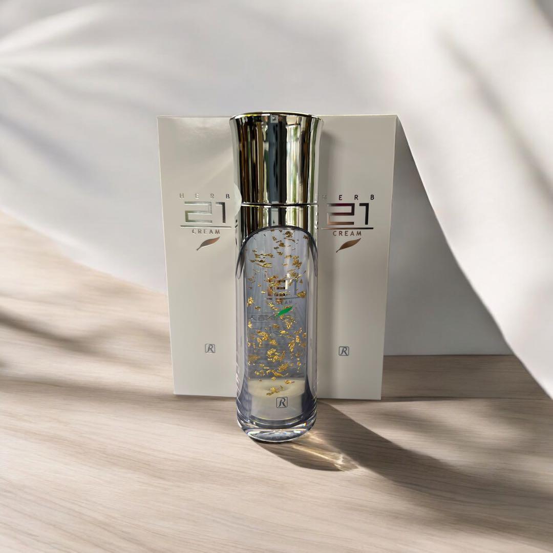 ロイヤル化粧品✴︎ハーブ21クリーム 50g３本セット金箔入 Amazon | ロイヤル化粧品 ロイヤルハーブ 21クリーム 50g 保湿 純金箔