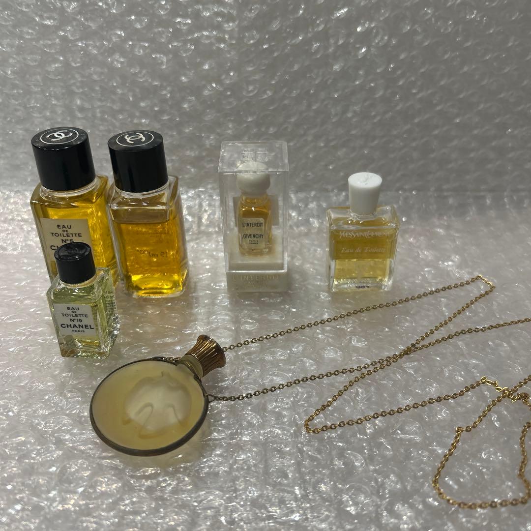 シャネル3個、ジバンシー1個、イブサンローラン1個、ニナリッチ香水ネックレス1個