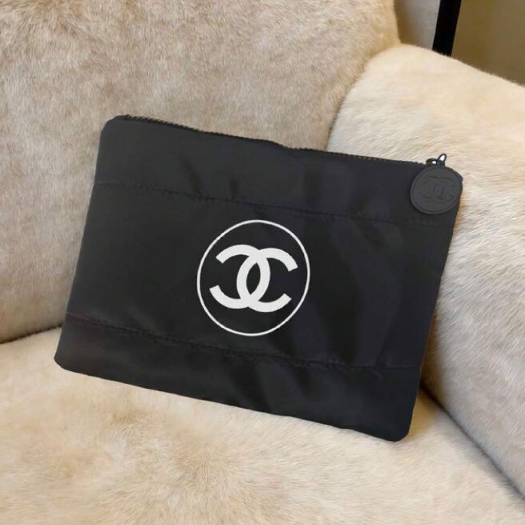 シャネル CHANELノベルティ ポーチ ビッグサイズ クラッチバッグ 黒色