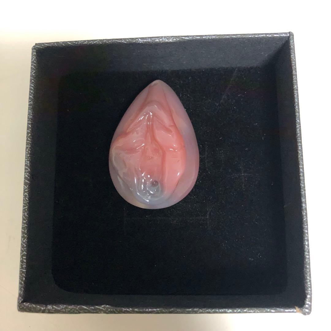 縁結び 女陰 ヌードメノウ 生命の源 女性器 趣味 天然石 瑪瑙 彫り物 D91