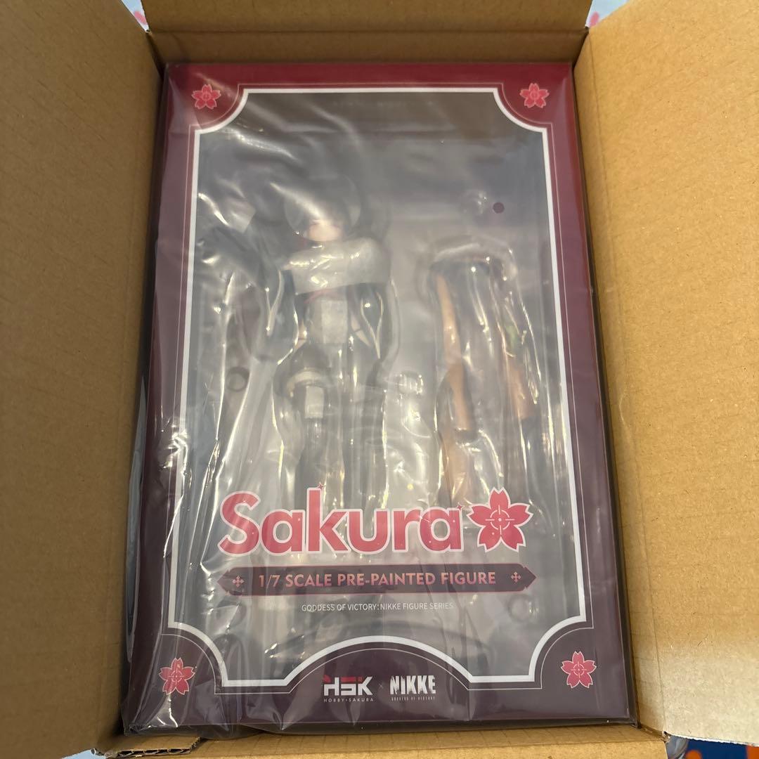 勝利の女神：NIKKE サクラ 黒夜密行 1/7 完成品フィギュア Amazon.co.jp: 『勝利の女神：NIKKE サクラ-黒夜密行』豪華版 1/7