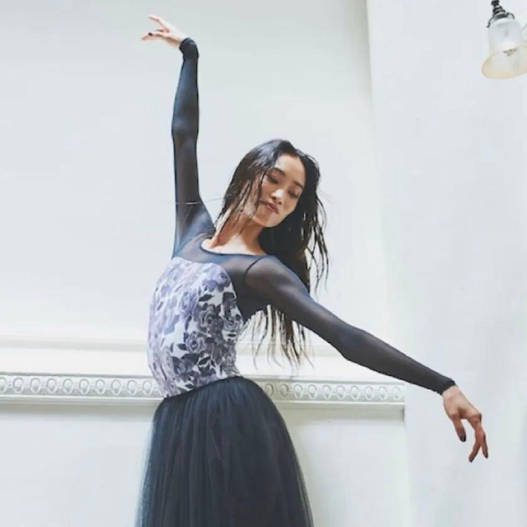 新品 stina スティナ 超人気 レオタード M 完売品