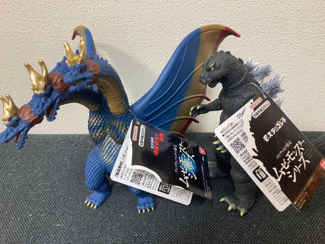 新品　バンダイ　ムービーモンスター　キングギドラ　NGカラー　＆ゴジラ1964