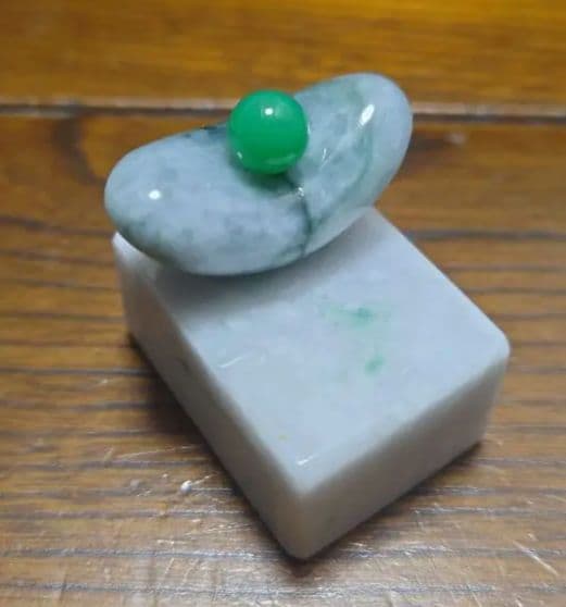 糸魚川翡翠　オブジェ 糸魚川翡翠 龍の置物 100×44×36mm ＋台座付 | ケンズクリスタル